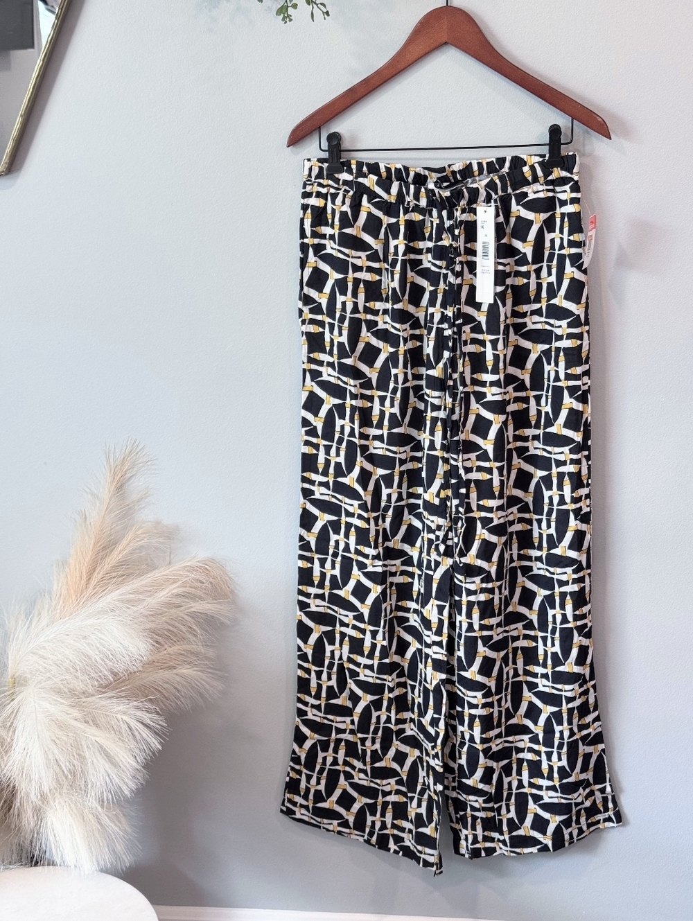 New With Tag Tahari Black Geometric Drawstring Pants Medium